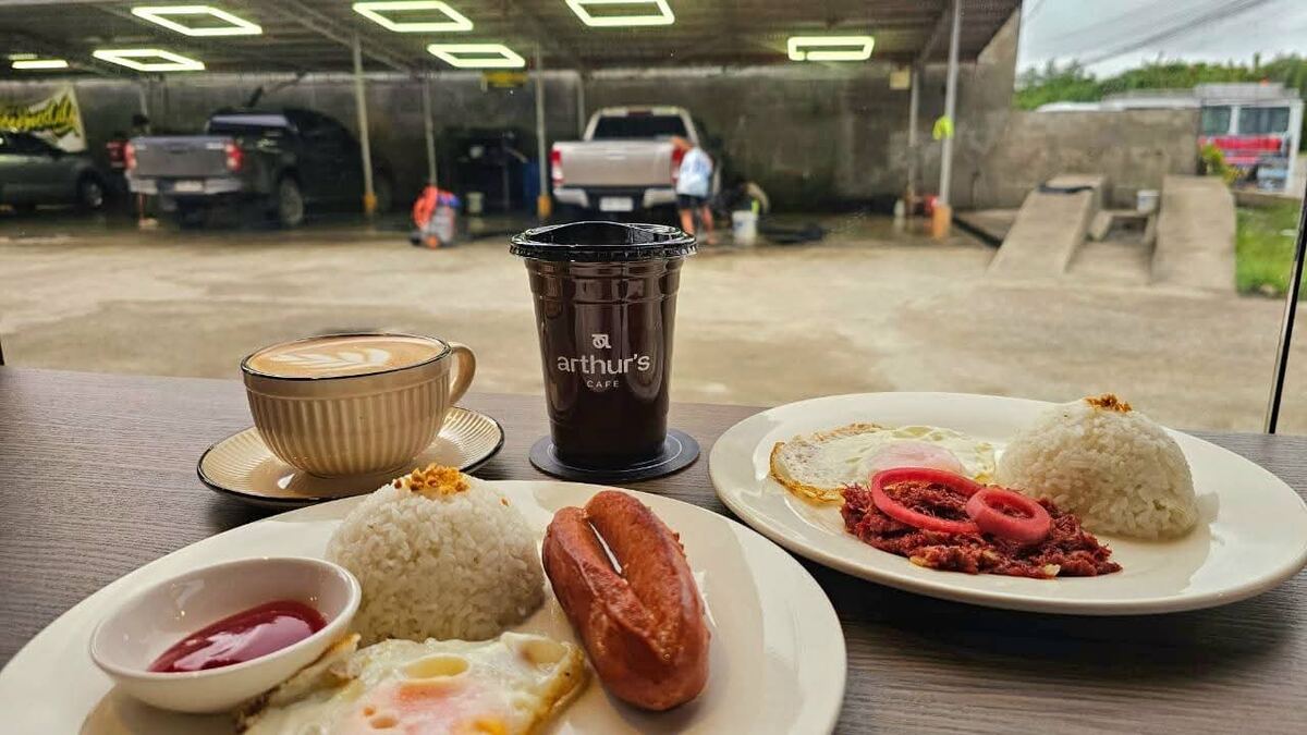 Arthur's Café photo 2